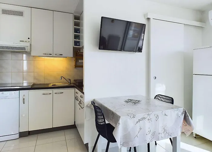 Climatise 2 Pieces + Avec Parking Au Coeur De Marseillan-plage - Fr-1-326-847 Marseillan (Herault)